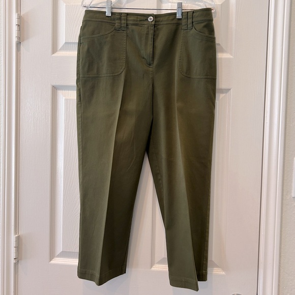 Chico's Additions Casual Cropped Pants Size 1.5 (10) Green Inseam 23" - Picture 1 of 13